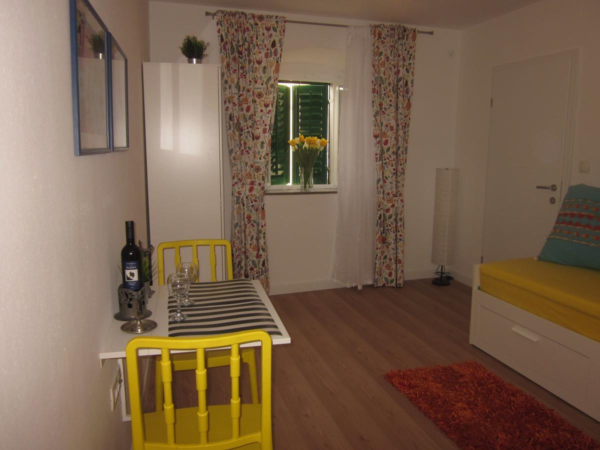Apartment On The Square Makarska Exterior foto