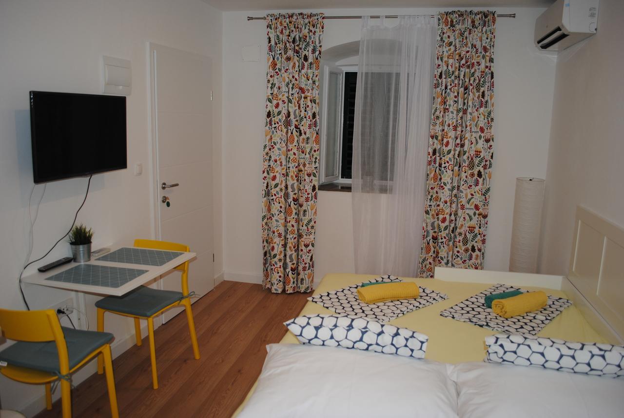 Apartment On The Square Makarska Exterior foto